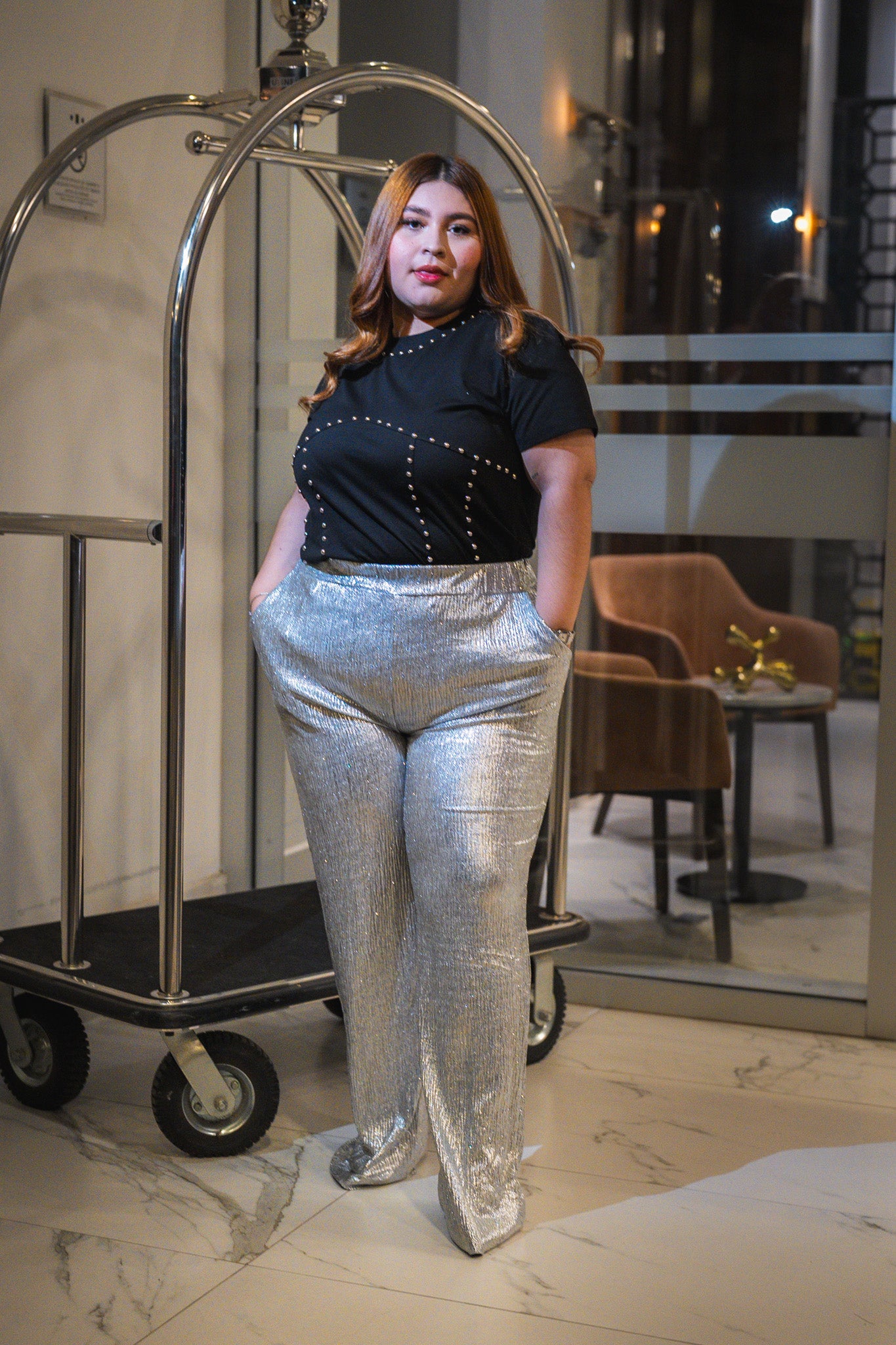 Pantalon canalado metalico plata