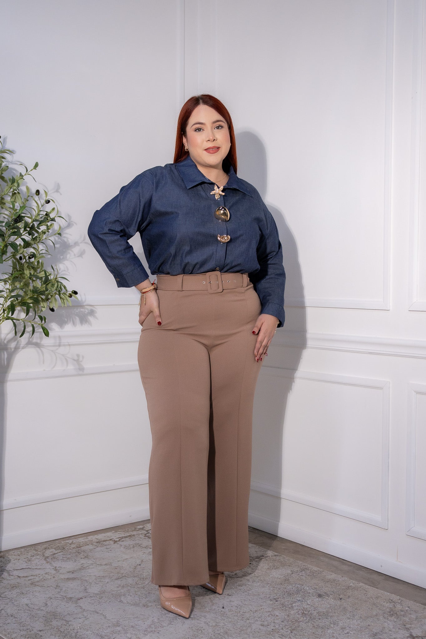 Pantalon ancho con cinto moka