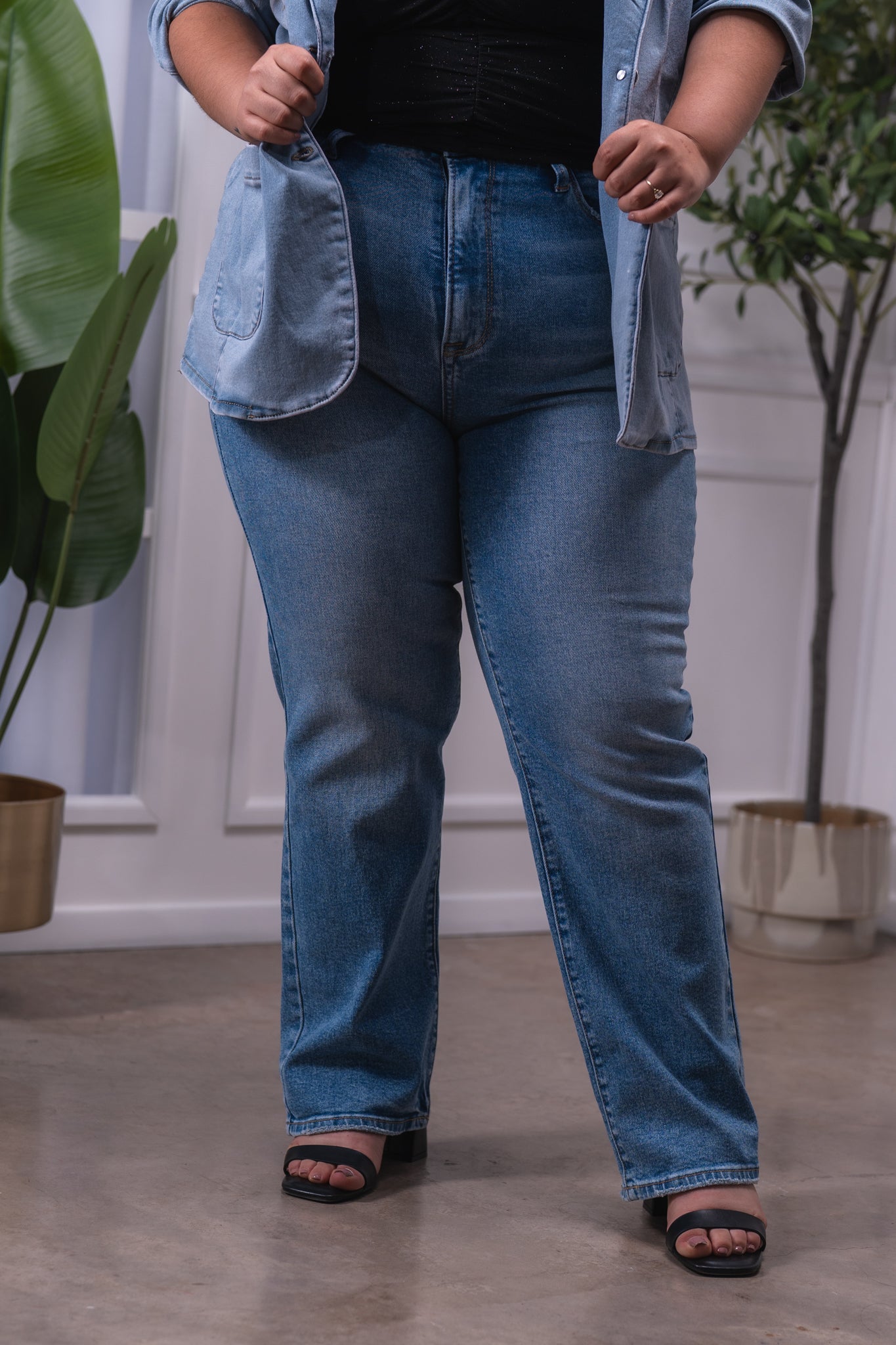 Jeans tiro alto recto claro