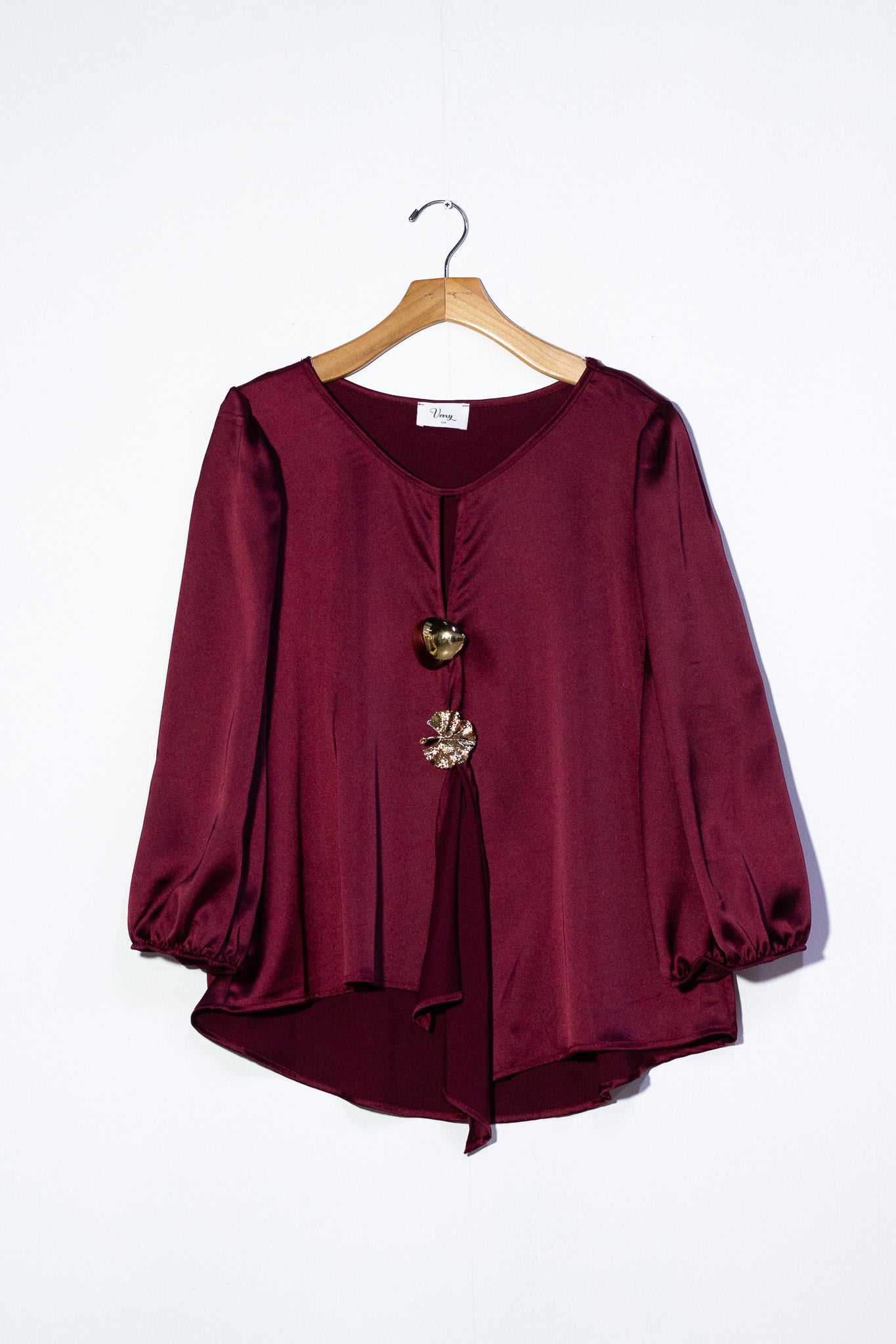 Blusa con pines lisa tinta