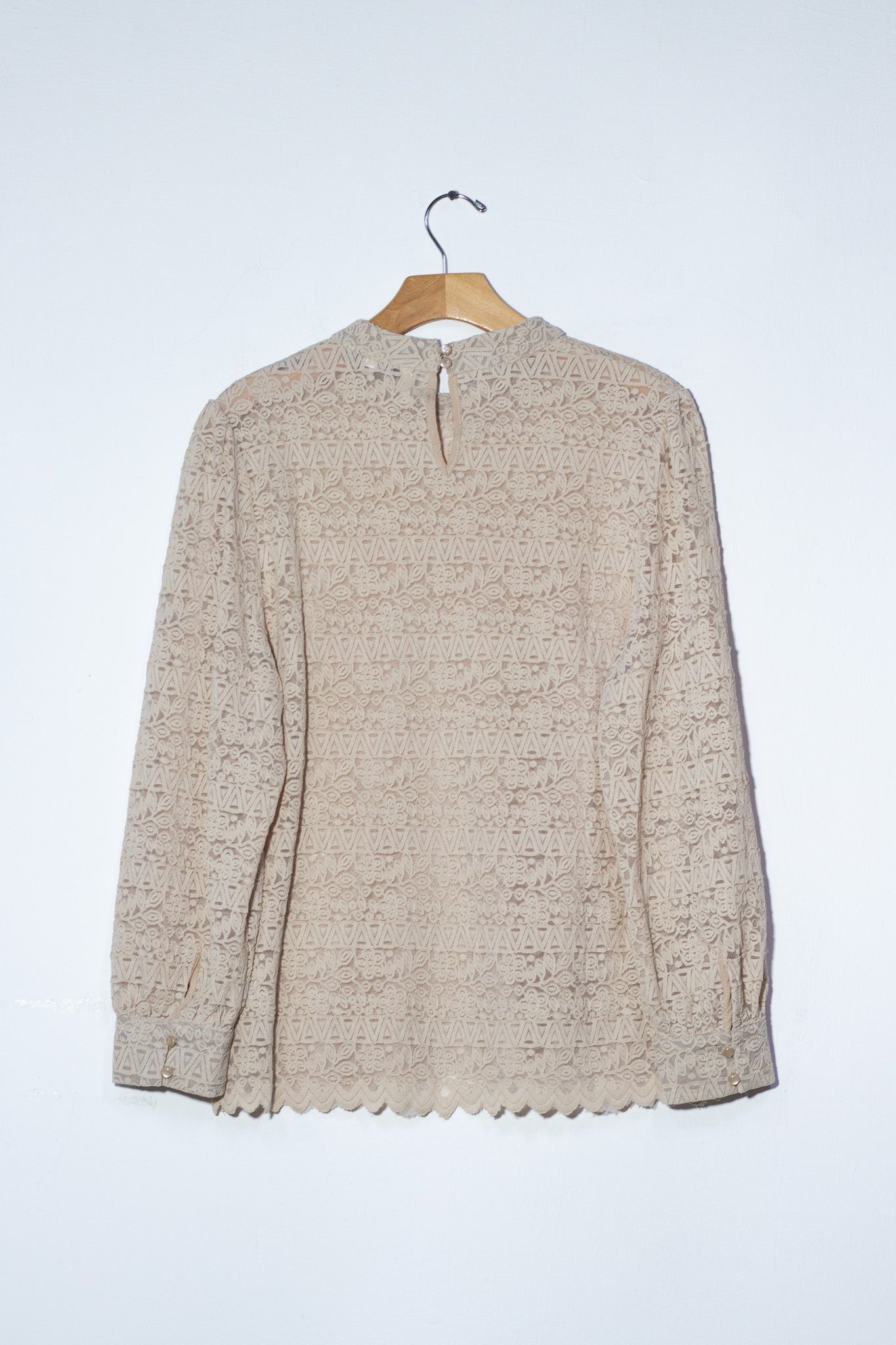 Blusa manga larga con encaje bei