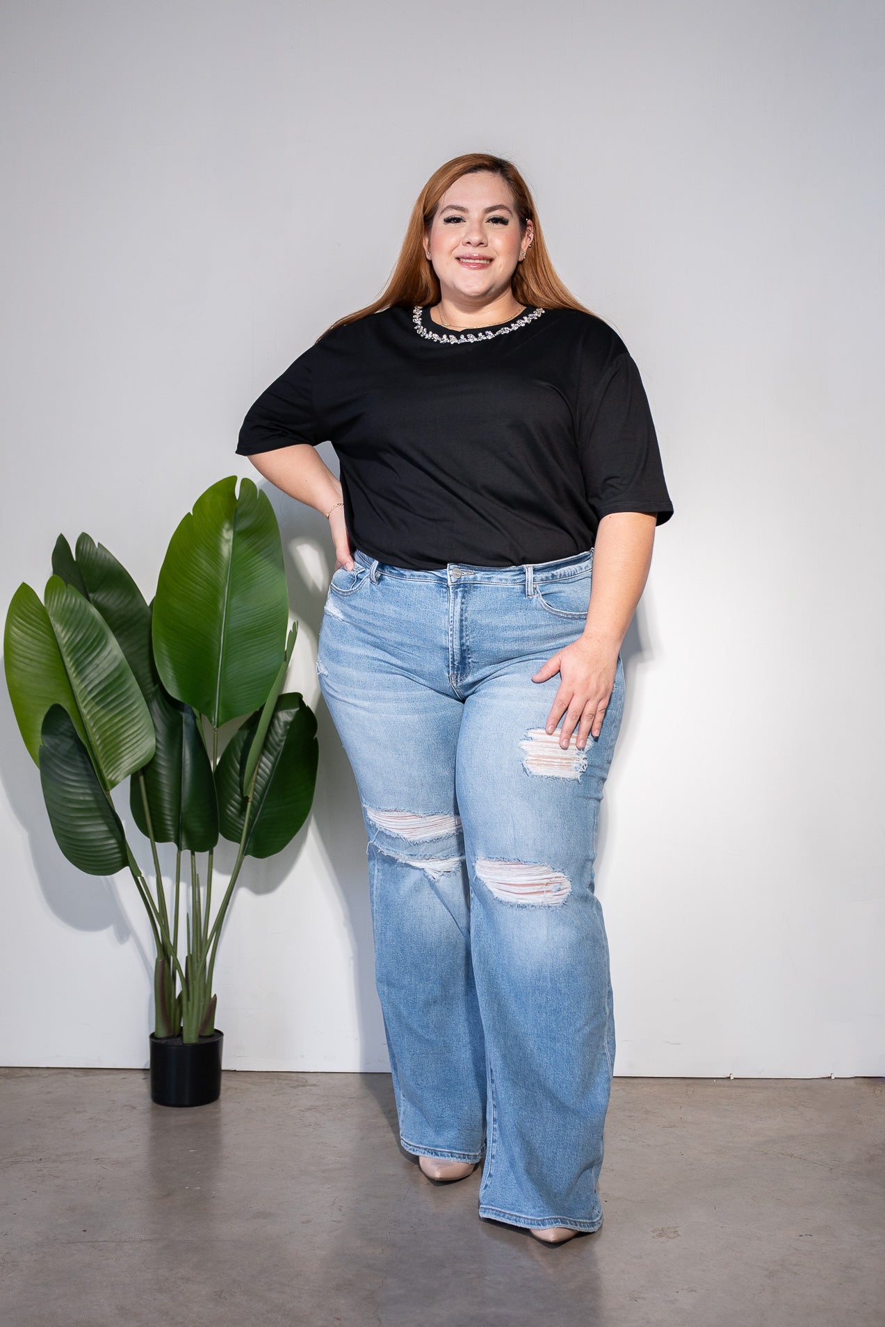 Playera con piedras en cuello