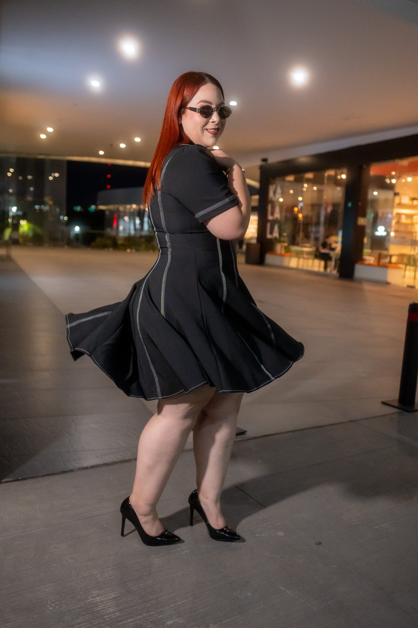 Vestido volado c/lineas neg