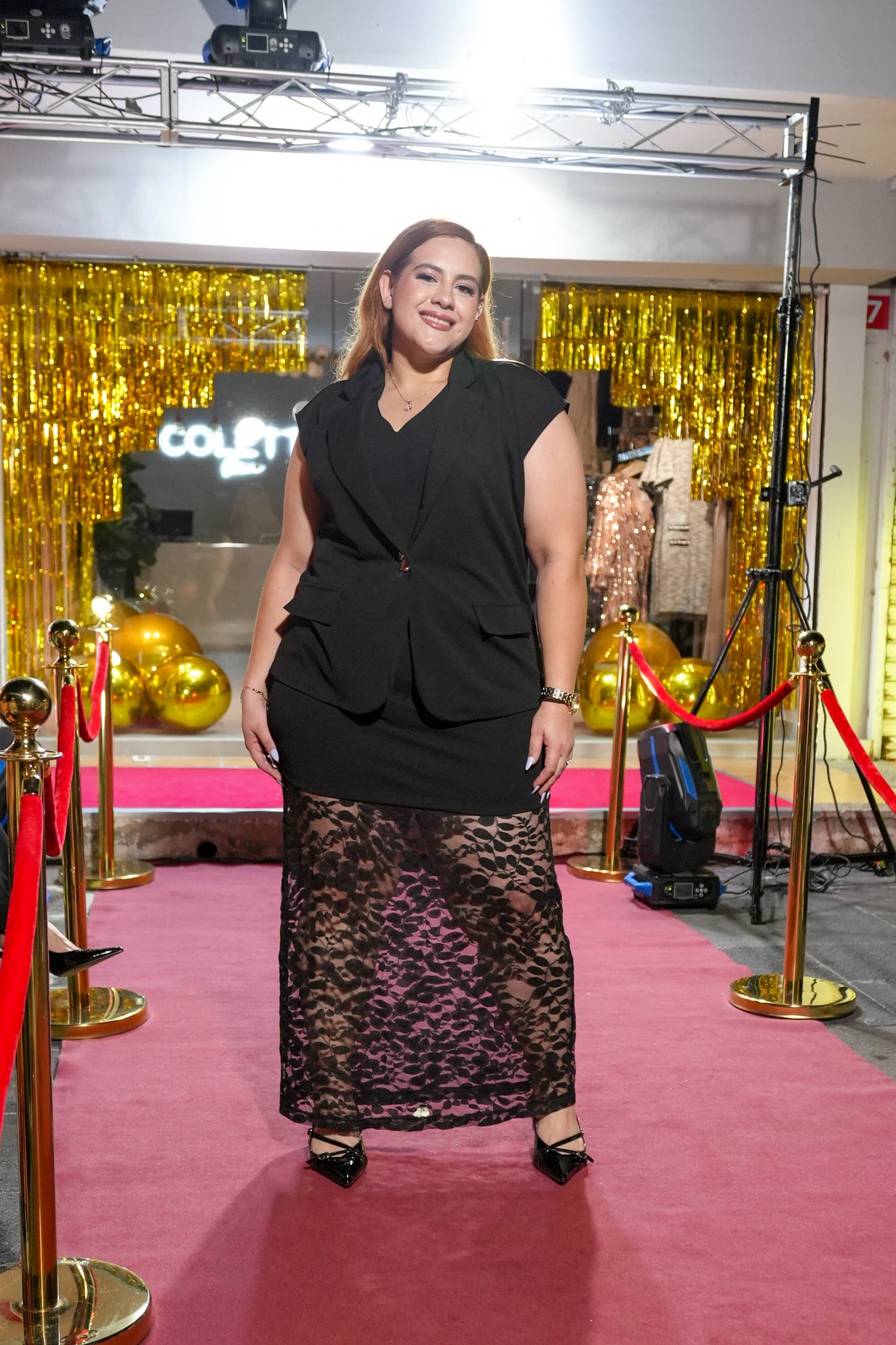 Vestido con encaje y chaleco