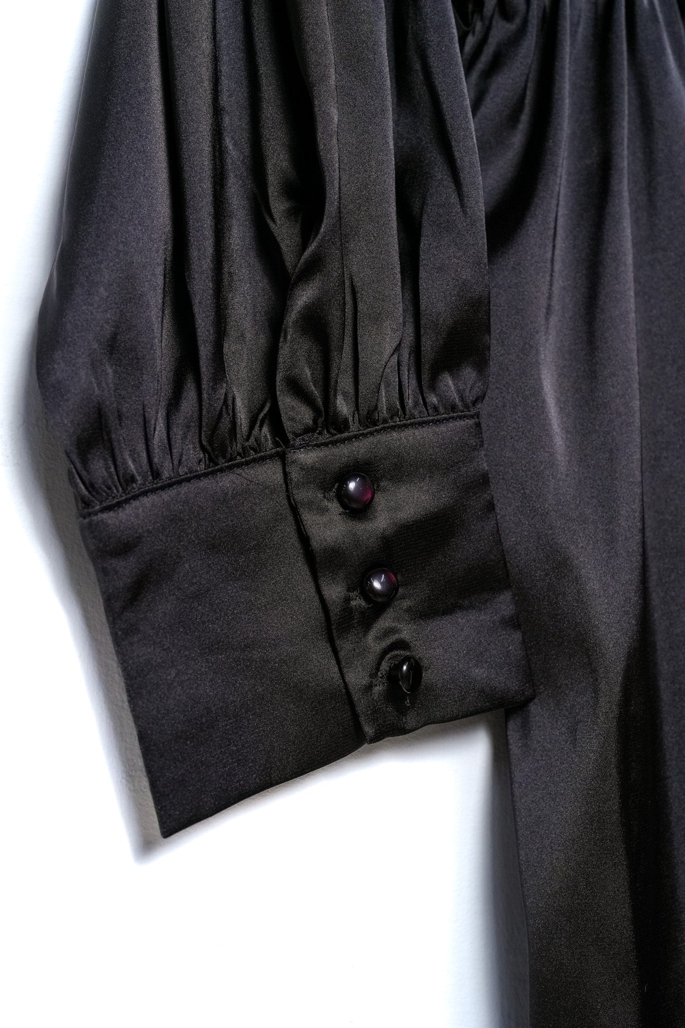 Vestido corto cruzado satin negro