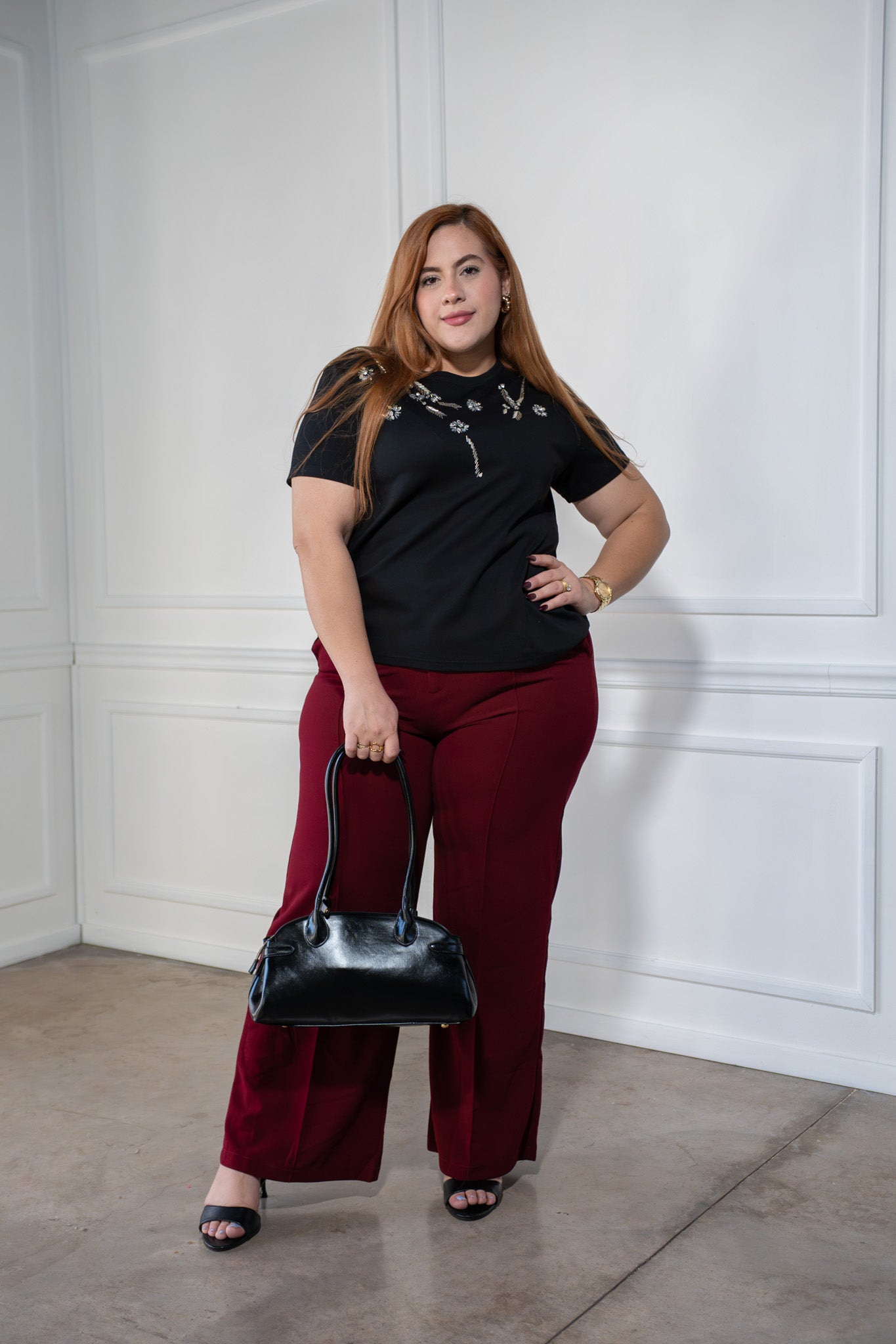 Blusa con piedras negra