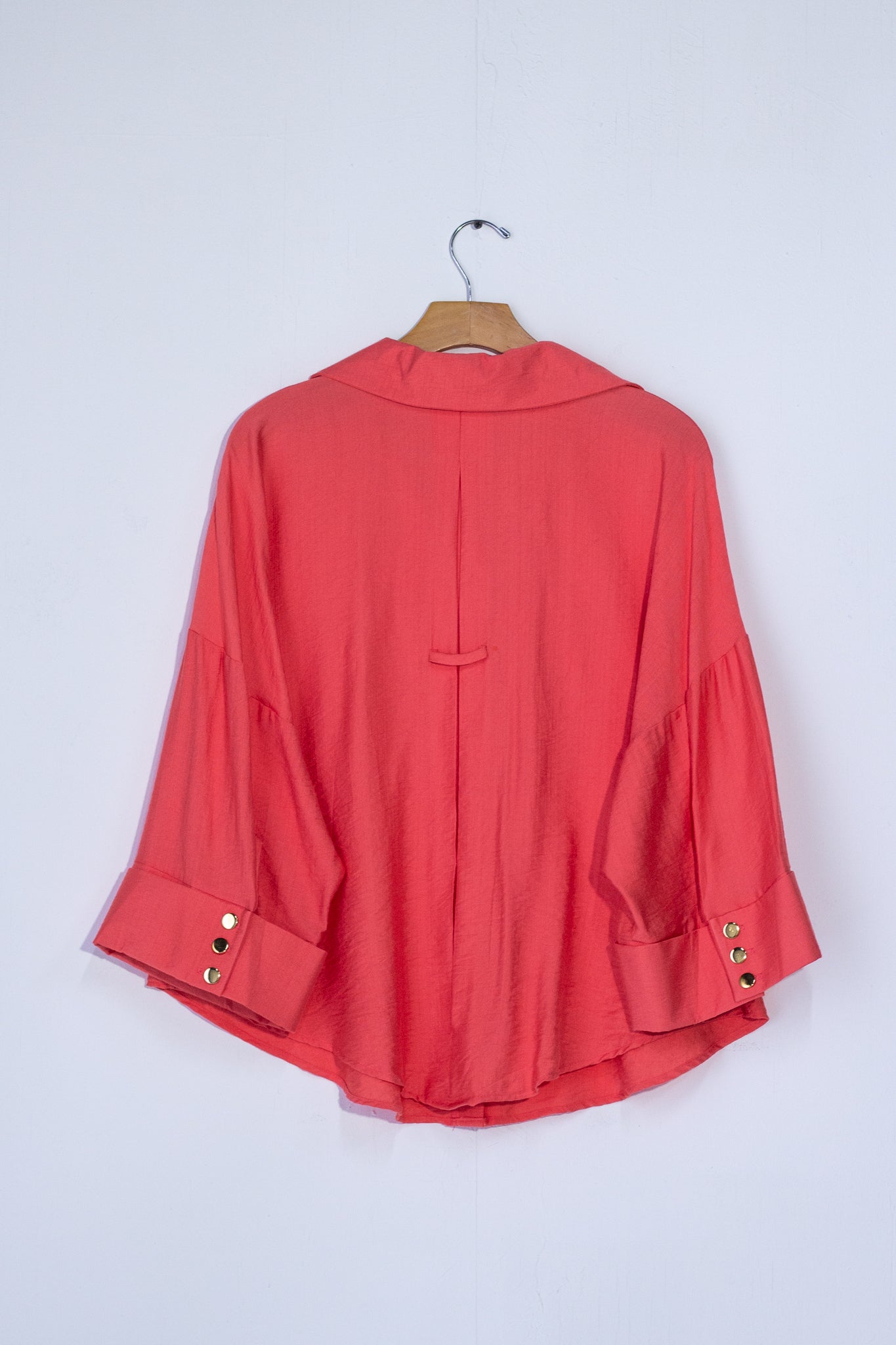 Camisa lisa bonton dorado