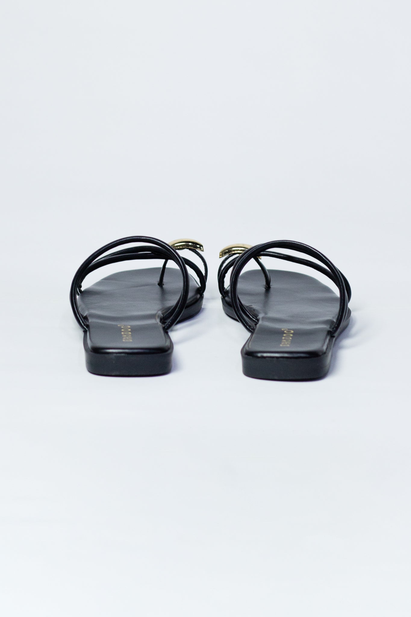 Sandalia plana metalica negra