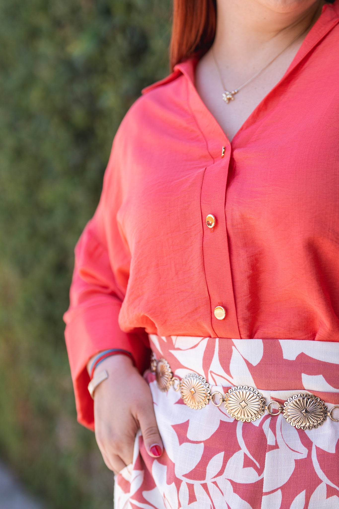 Camisa lisa bonton dorado