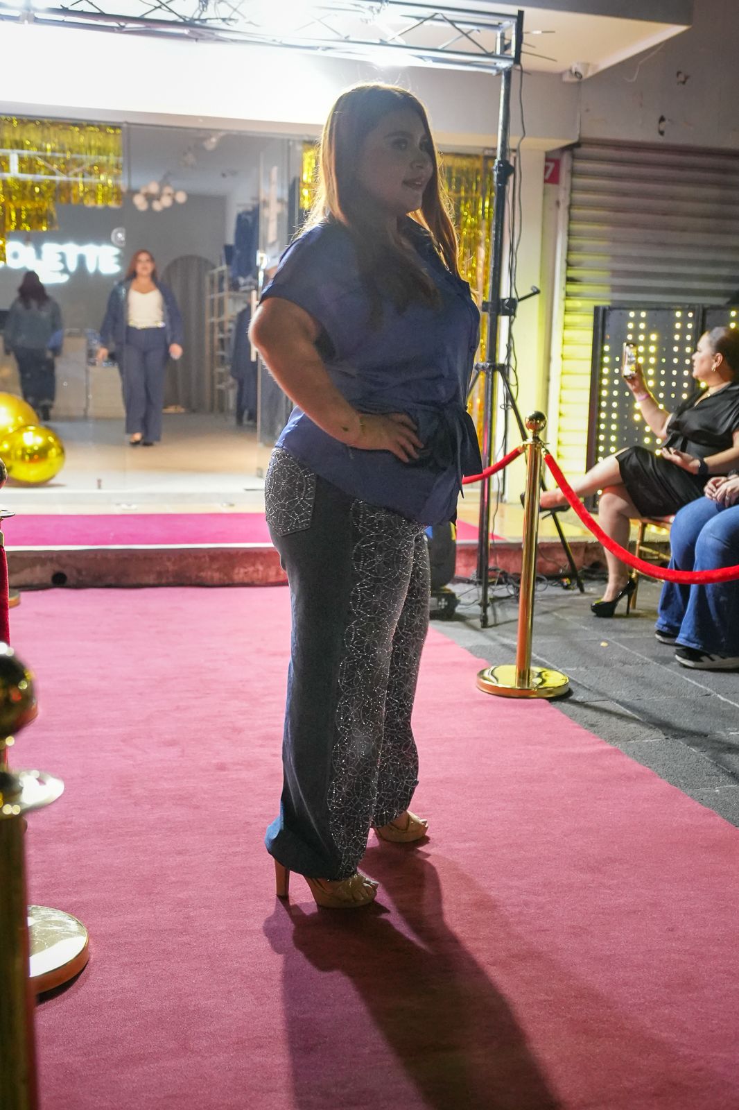 Camisa satin c/lazo azul