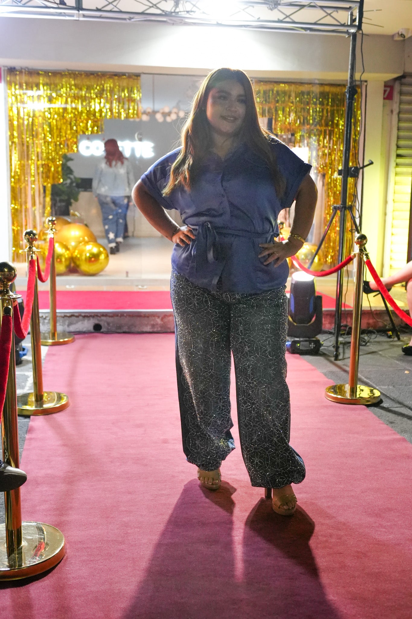 Camisa satin c/lazo azul