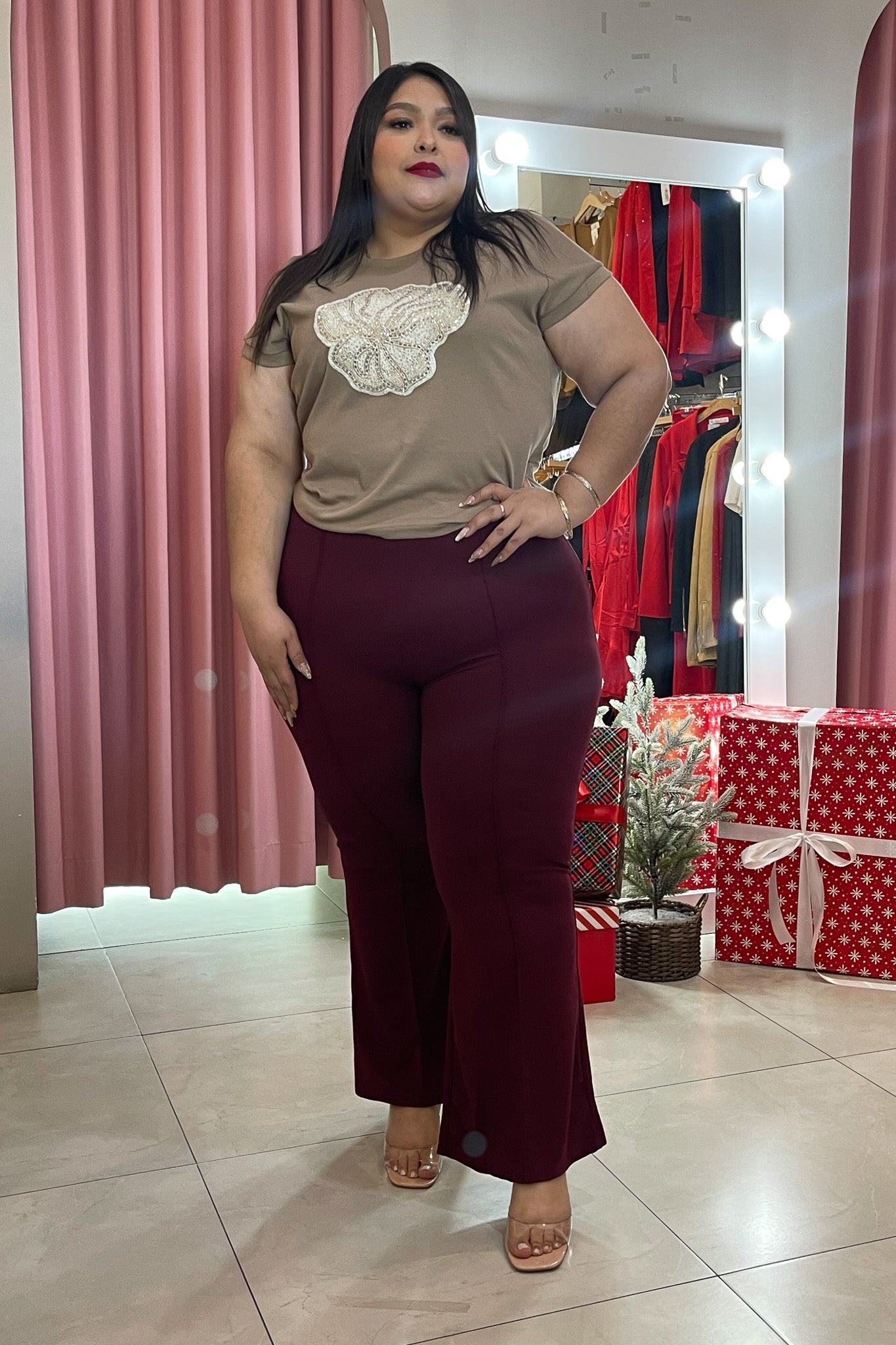 Blusa con flor brillos