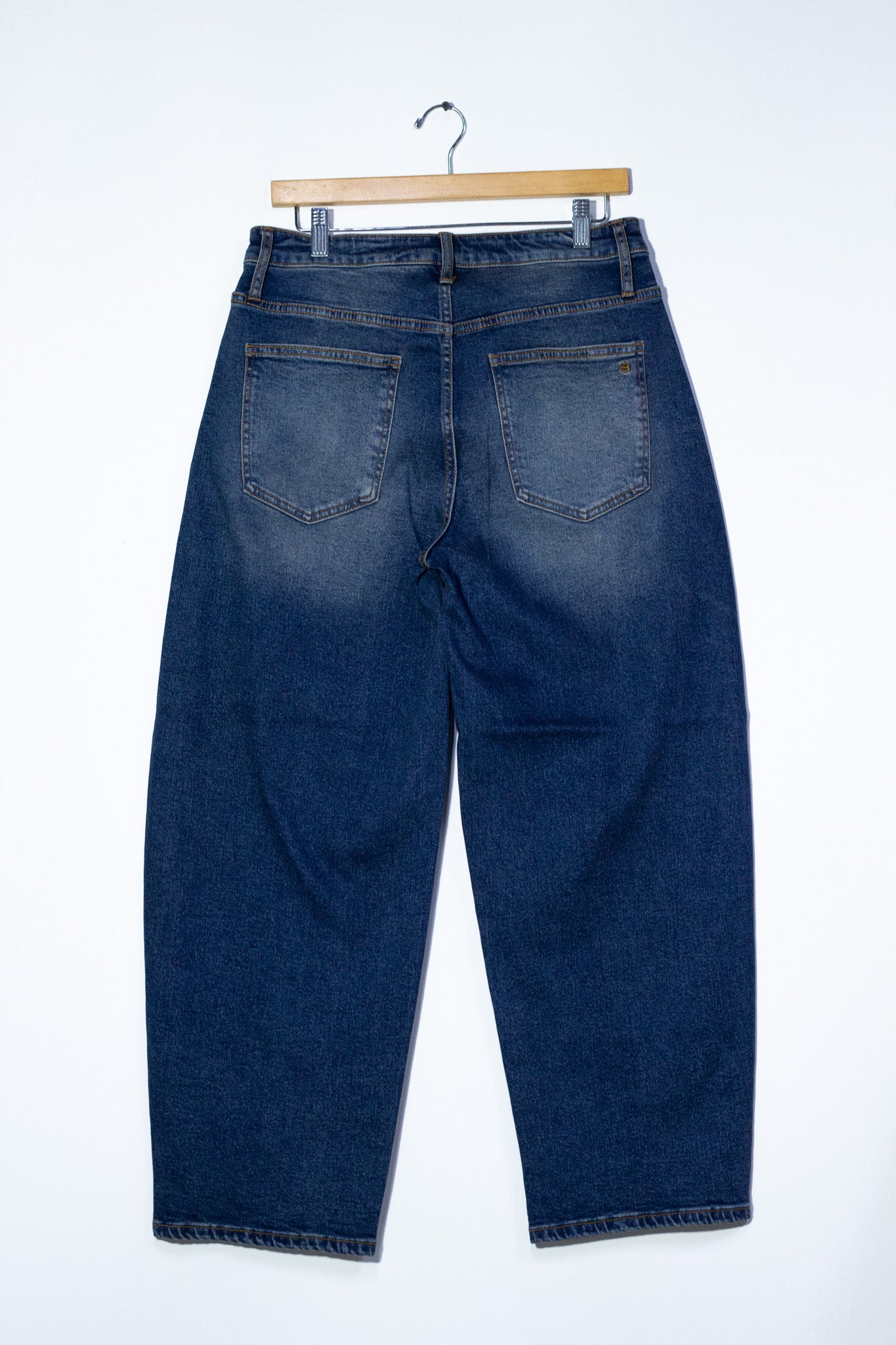 Jeans barrel liso osc