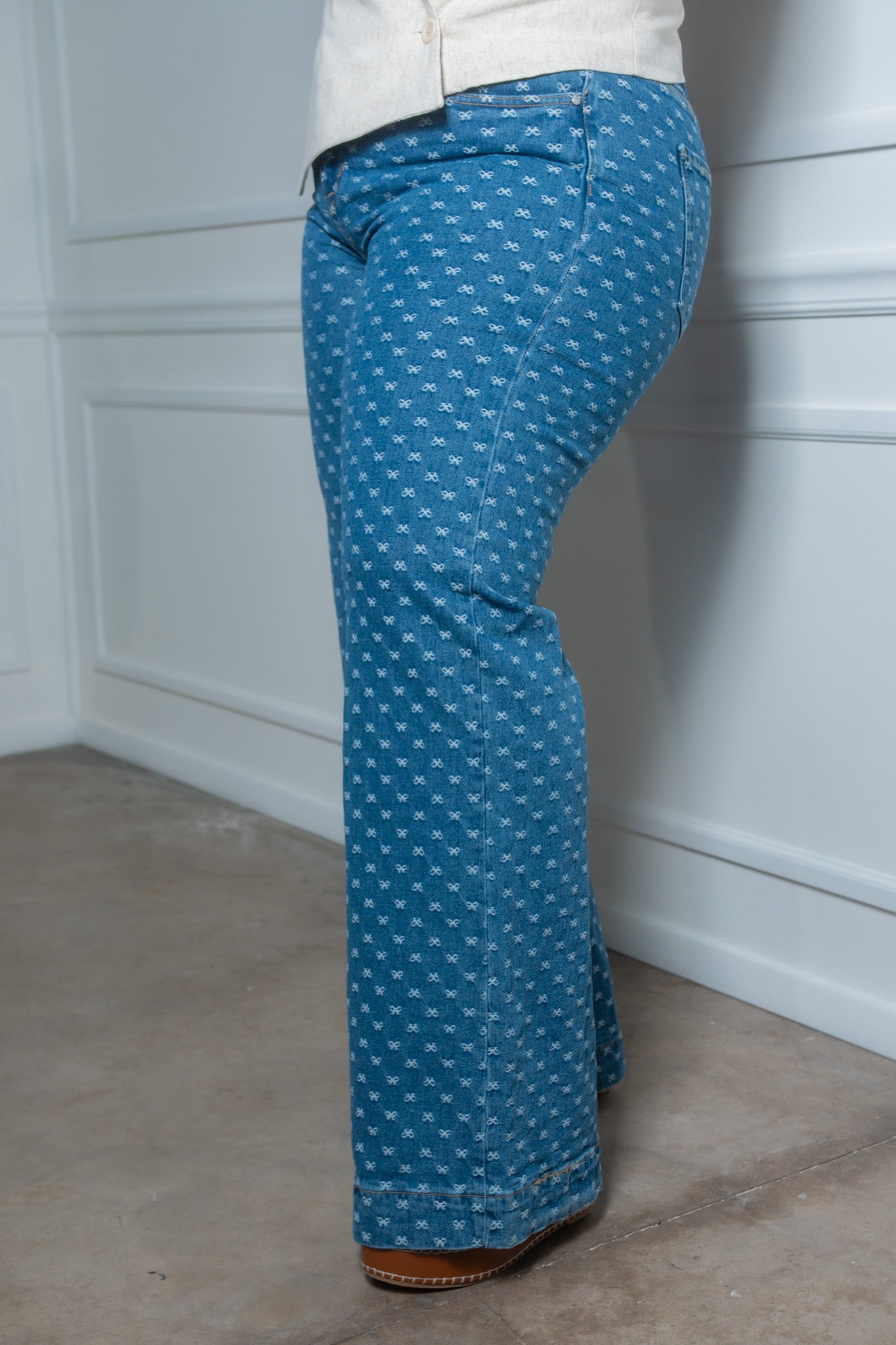 Jeans wide leg print moños cla