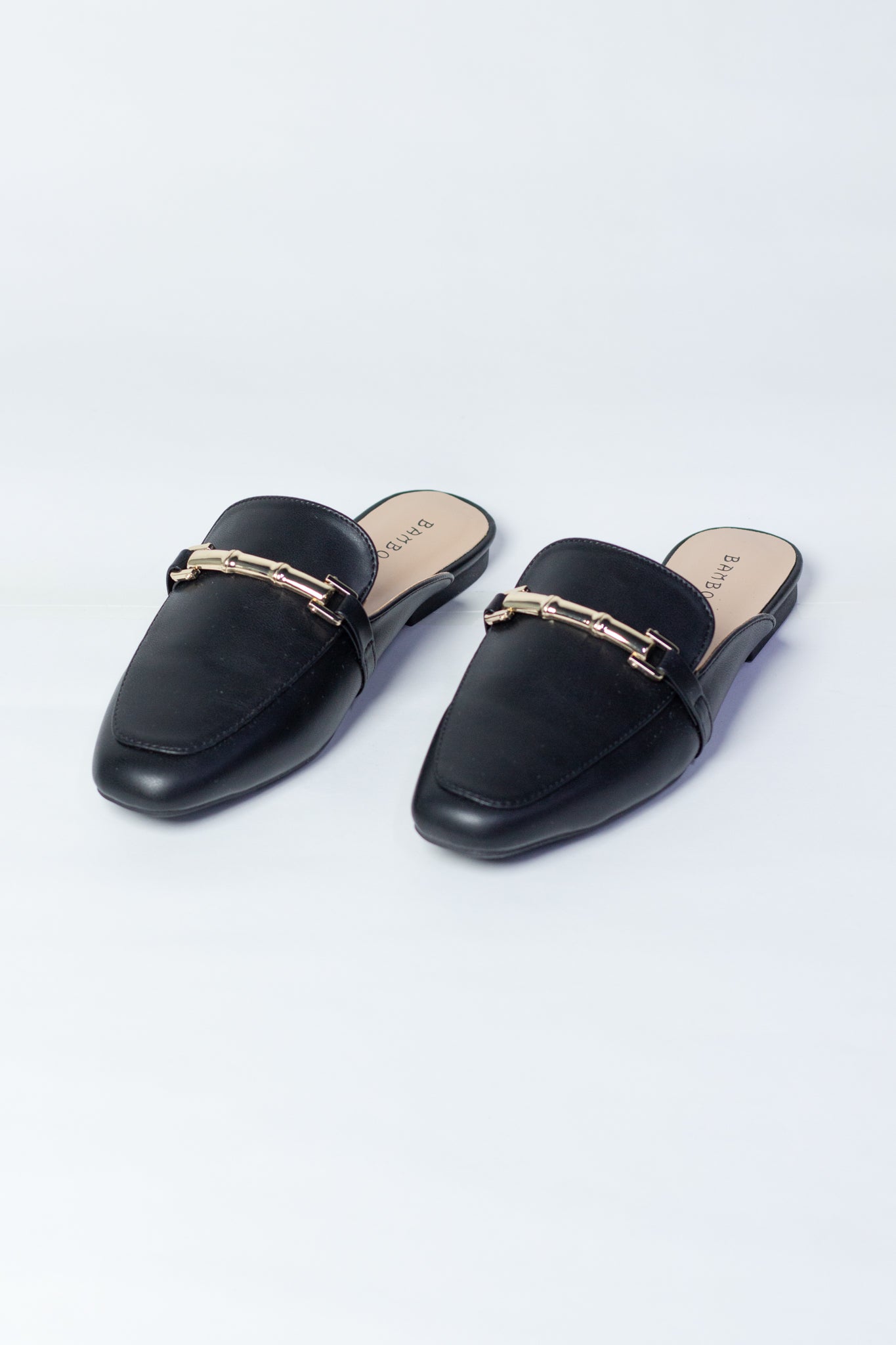Mules herraje dorado negros