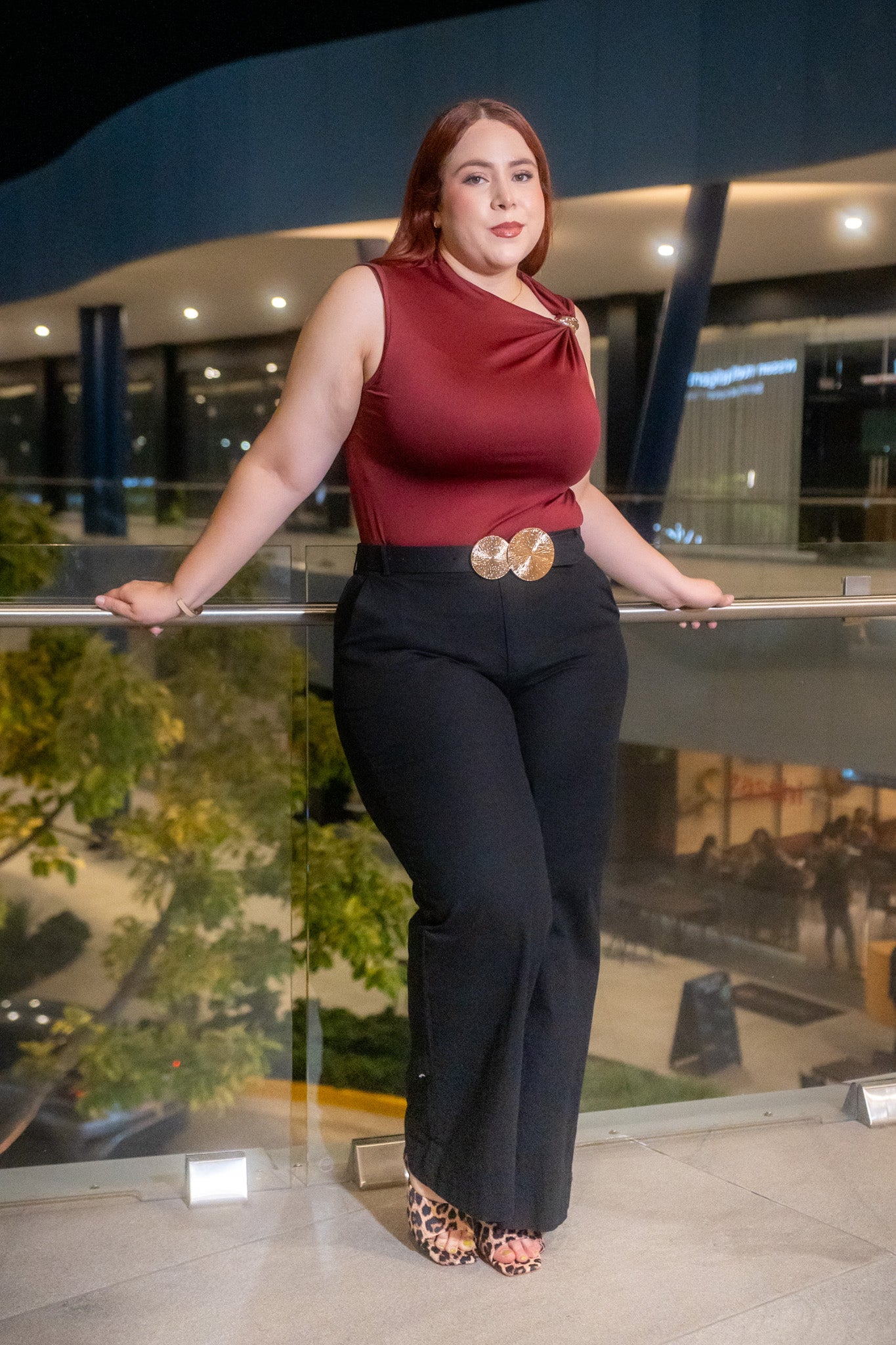 Pantalon lino con cinto negro