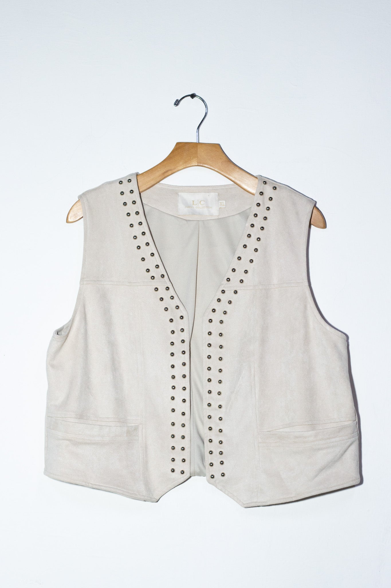 Chaleco gamusa con estoperoles bei